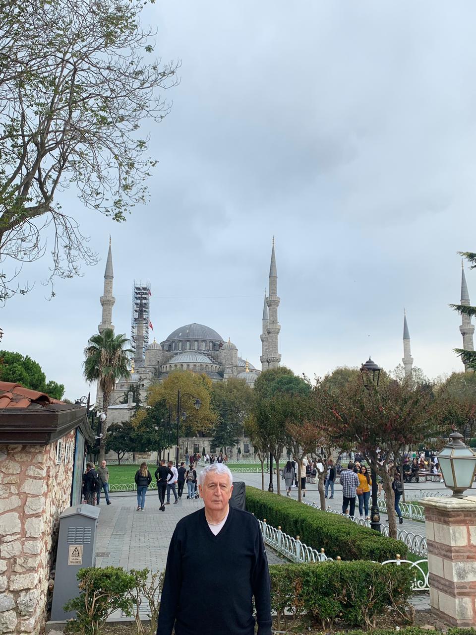 Ректор РМАТ на фоне Собора Святой Софии в г. Стамбуле