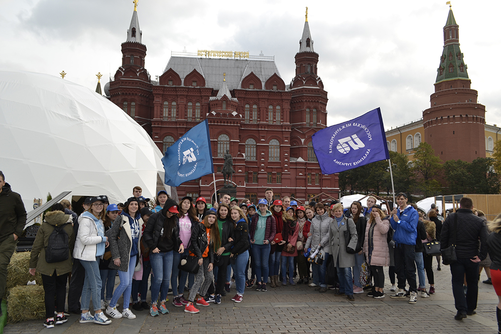Студенты РМАТ приняли участие в Эконеделе у стен Кремля, Москва, 18.10.2017