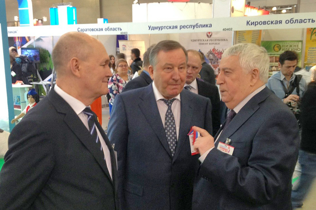 Ректор РМАТ Е.Н. Трофимов встретился с губернатором Алтайского края А.Б. Карлиным на X Международной туристской выставке Intourmarket 2015