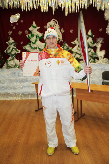 Факел сочинской олимпиады в руках студента РМАТ